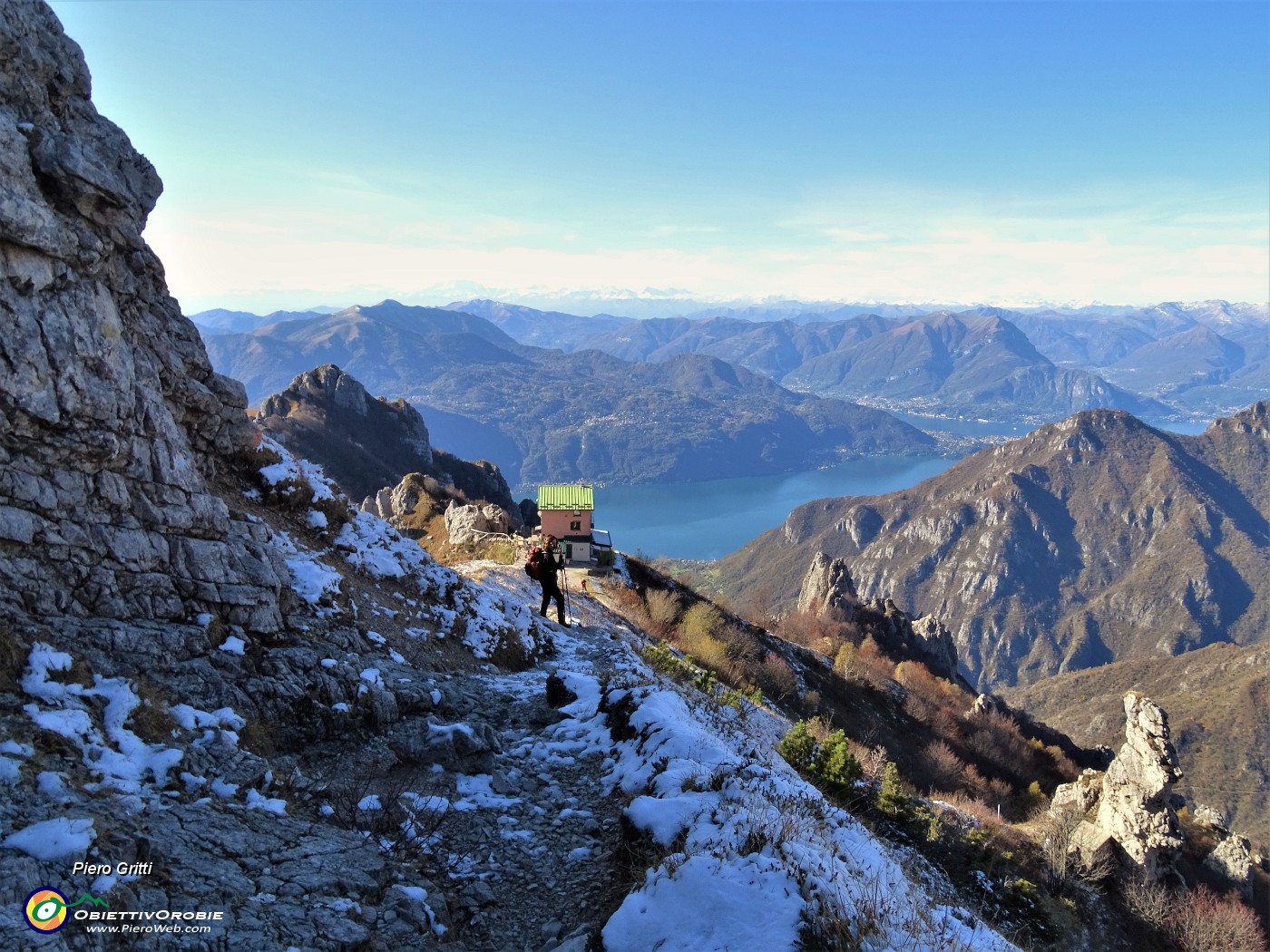 61 Scendendo dal Colle Garibaldi al Rif. Rosalba.JPG